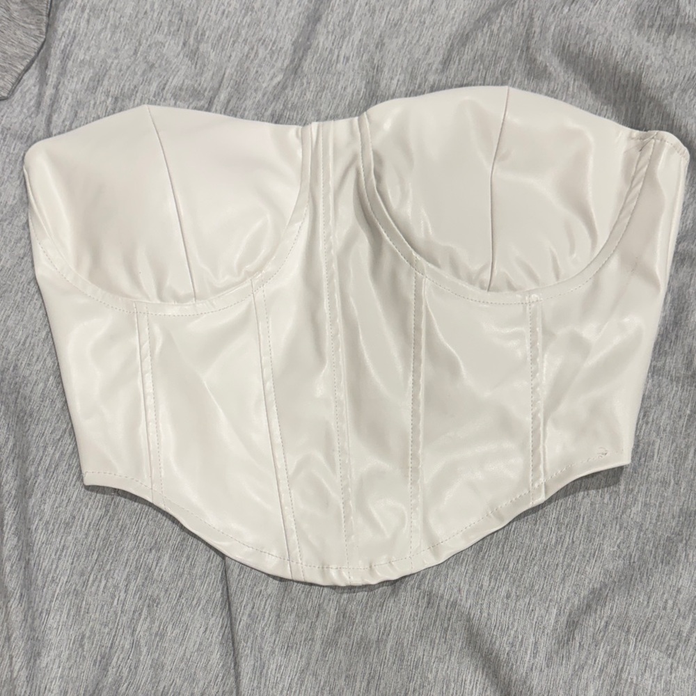 Chic White Strapless Bustier